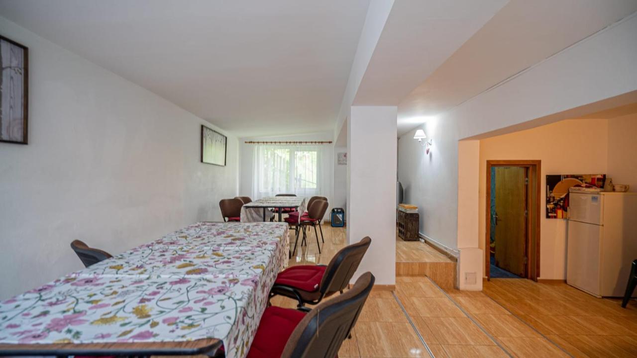 Casa Zura Hotel Busteni Ngoại thất bức ảnh